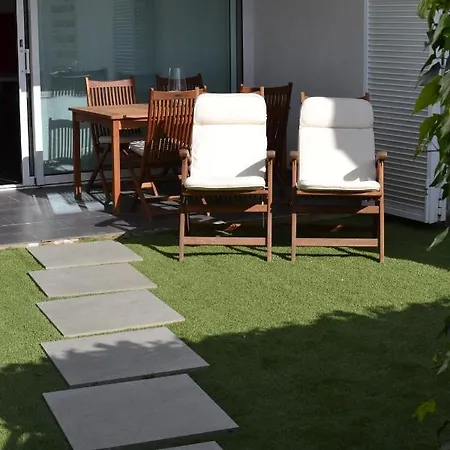 Bonito Con Jardin